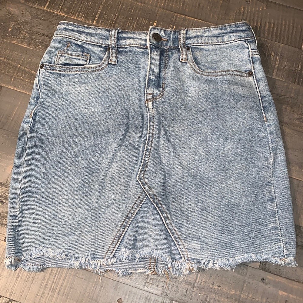 Mossimo Supply Co Womens Denim Mini Skirt Light Wash Raw Hem Size 0/25â